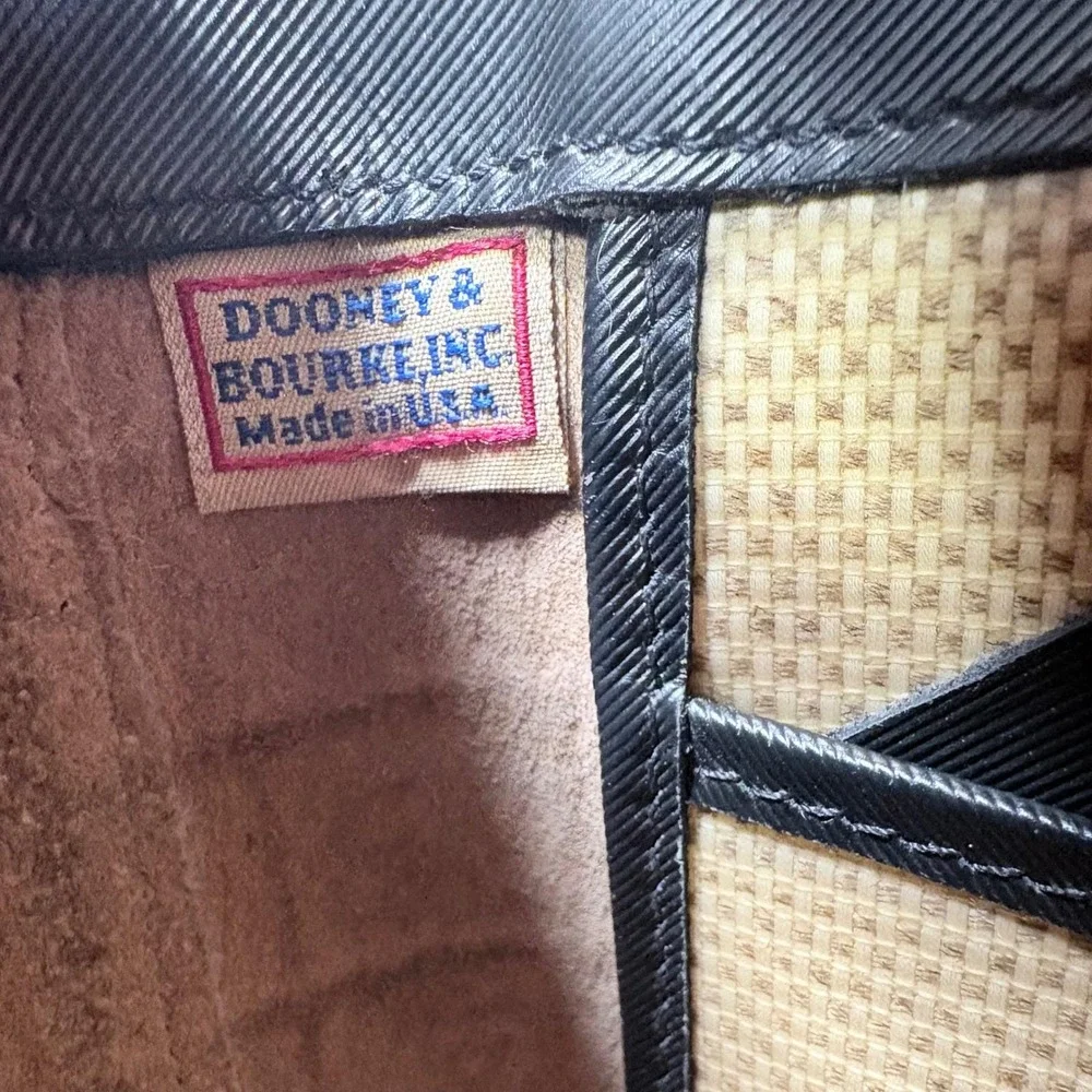 VTG Dooney & Bourke Black‎ Croc Embossed Leather Flap Shoulder Bag Purse